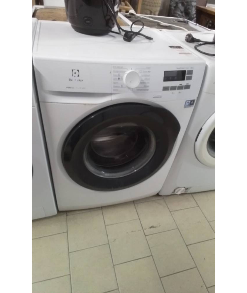 MACHINE A LAVER ELECTROLUX 8 KG