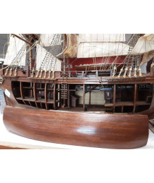 BATEAU AVEC OUVERTURE