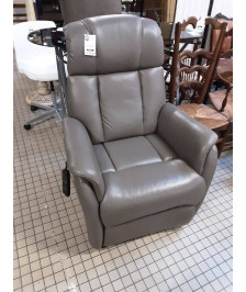 FAUTEUIL ELECTTRIQUE RELEVEUR BI MOTEUR AVEC BATTERIE 