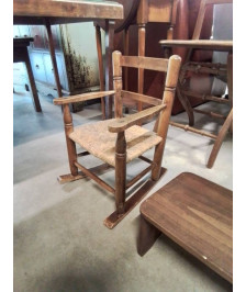 FAUTEUIL A BASCULE ENFANT BOIS PAILLÉ MILIEU XXE 