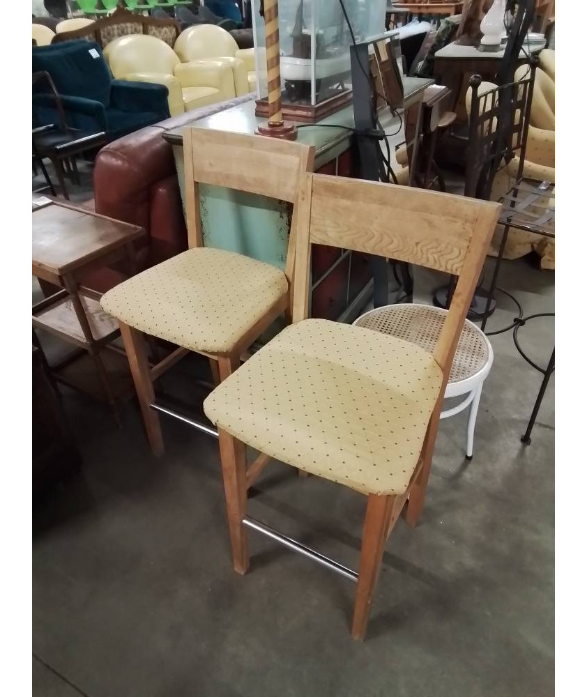 PAIRE DE TABOURETS DE BAR BOIS CLAIR ASSISE CAPITONNÉ 