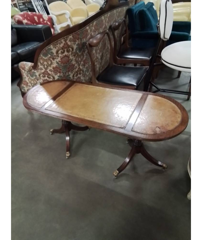 TABLE BASSE OVALE ACAJOU DESSUS CUIR STYLE ANGLAIS 