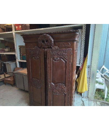 ARMOIRE ÉTAGÈRE DEUX PORTES SCULPTÉES