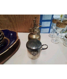 PETITE TASSE EN METAL ARGENTÉ 