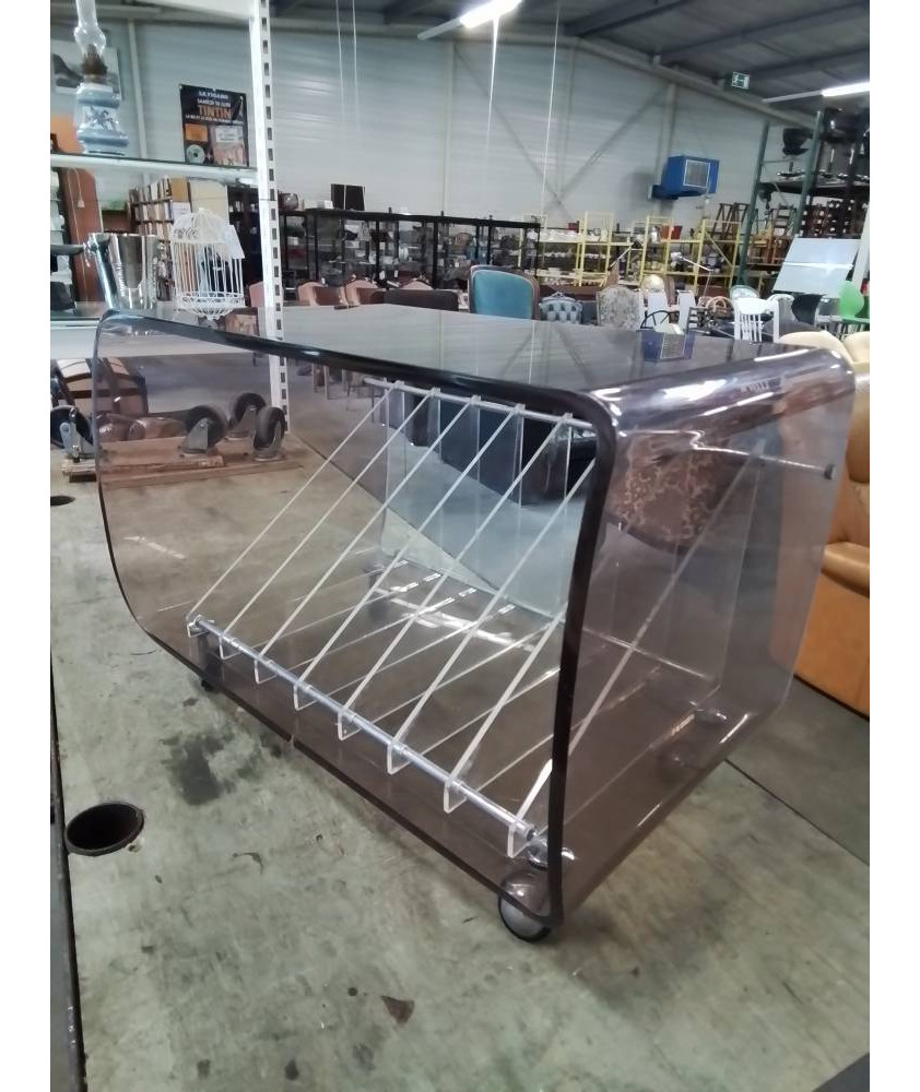 CONSOLE A ROULETTES RANGE VINYLES PLEXIGLAS TEINTÉ ROSE MICHEL DUMAS (XX-XXI) ANNÉES 50