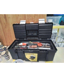 CAISSE À OUTILS PLEINE