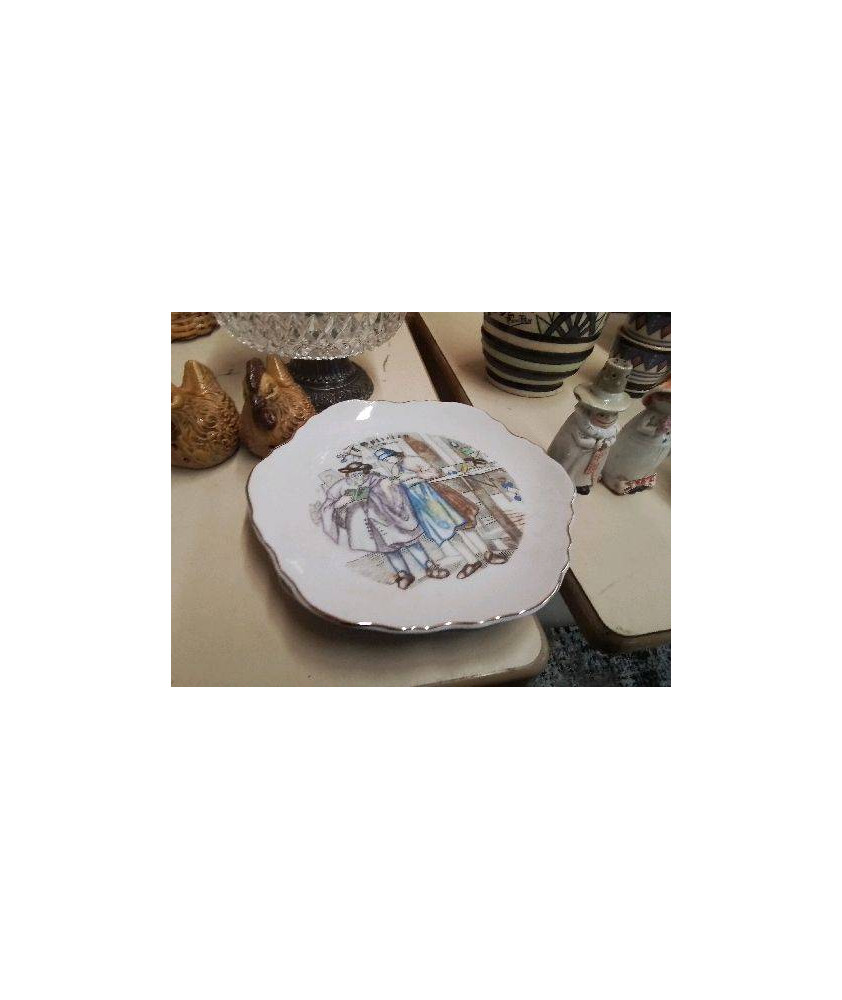 ASSIETTE EN PORCELAINE 