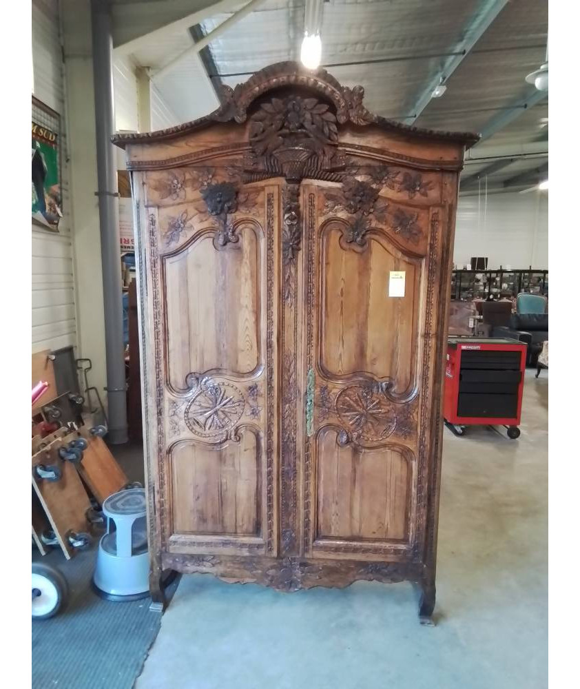 ARMOIRE DE MARIAGE CAUCHOISE PITCHPIN  SCULPTEE AUX COLOMBES