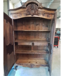 ARMOIRE DE MARIAGE CAUCHOISE PITCHPIN  SCULPTEE AUX COLOMBES