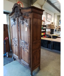 ARMOIRE DE MARIAGE CAUCHOISE PITCHPIN  SCULPTEE AUX COLOMBES
