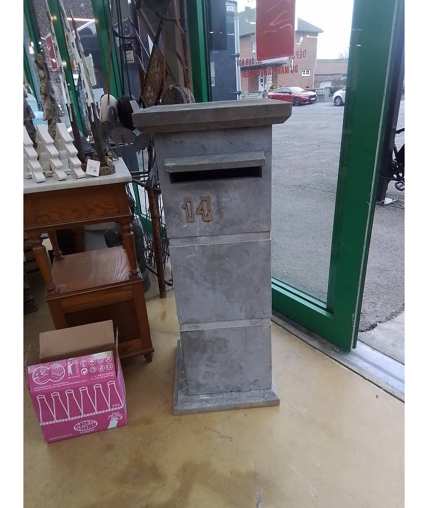 BOITE AU LETTRE EN PIERRE 