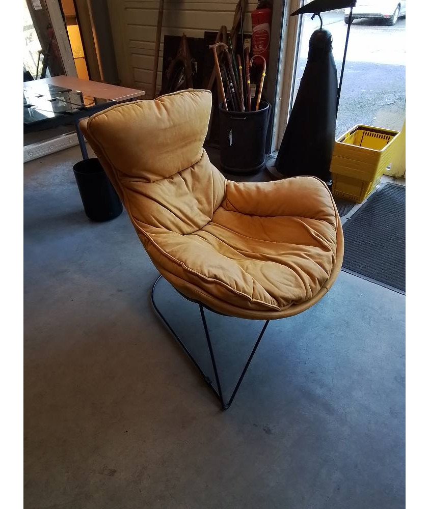 FAUTEUIL SUMATRA PIÈTEMENT MÉTAL NOIR ASSISE TISSU JAUNE