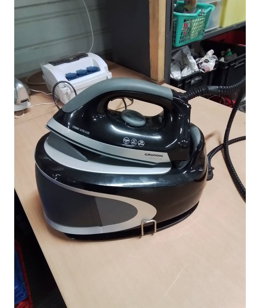 CENTRALE VAPEUR GRUNDIG SIS7040 2400W