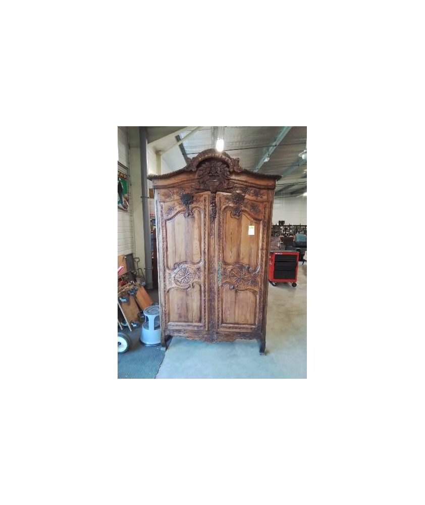 ARMOIRE DE MARIAGE CAUCHOISE PITCHPIN  SCULPTEE AUX COLOMBES