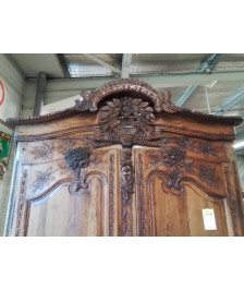 ARMOIRE DE MARIAGE CAUCHOISE PITCHPIN  SCULPTEE AUX COLOMBES