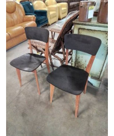 PAIRE DE CHAISES PIÈTEMENT BOIS CLAIR ASSISE ET DOSSIER PEINT NOIR ANNÉES 50