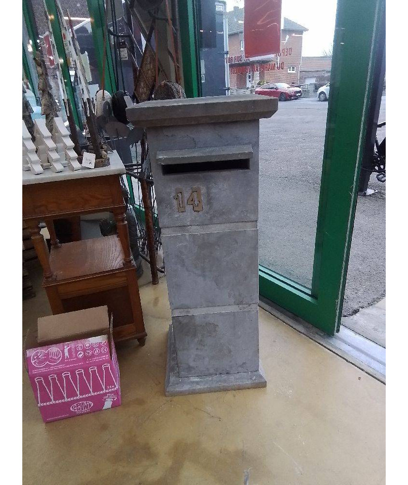 BOITE AU LETTRE EN PIERRE 