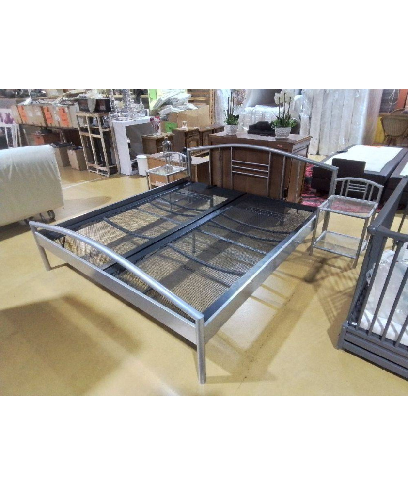 LIT MÉTALLIQUE +SOMMIERS AMPING ET 2 CHEVETS 