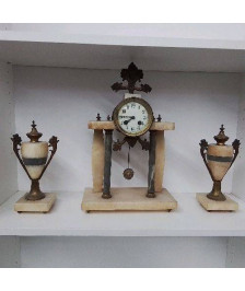 PENDULE ET 2 CASSOLETTES