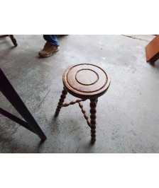TABOURET SCULPTÉ 