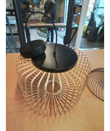 SUSPENSION BOIS NATUREL ET MÉTAL NOIR