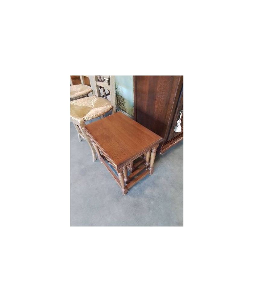 3 TABLES BASSES GIGOGNES BOIS CLAIR PIEDS BALUSTRE 