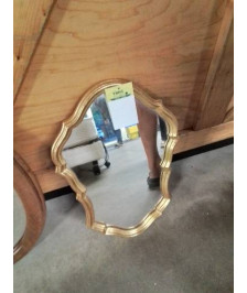 MIROIR OVALE  CHANTOURNÉ DORÉ STYLE RÉGENCE 