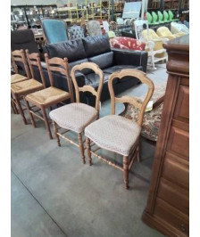 PAIRE DE CHAISES BOIS CLAIR DOSSIER ÉCHANCRÉ ASSISE CAPITONNÉ TISSU ÉCRU NAPOLÉON III 