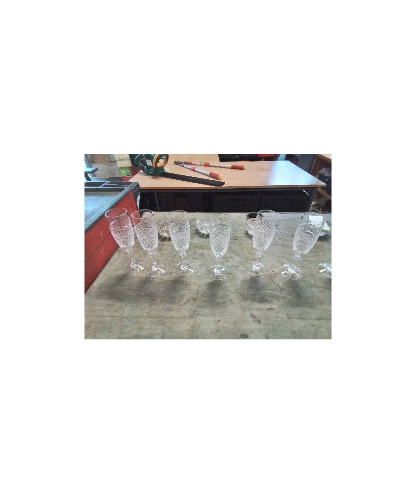 6 FLUTES A CHAMPAGNE CRISTAL TAILLÉ 