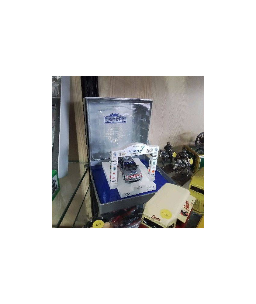 VOITURE EN BOITE PEUGEOT