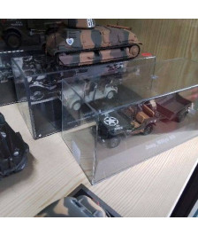 VOITURE MILITAIRE EN BOITE