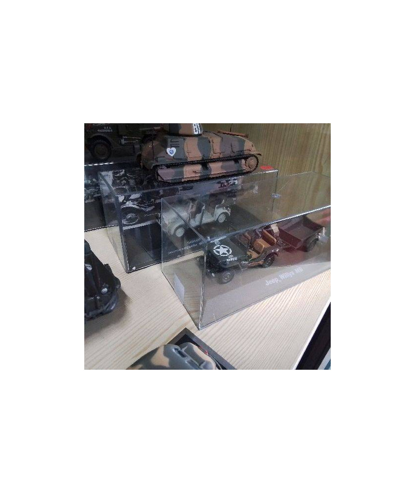 VOITURE MILITAIRE EN BOITE