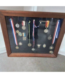 CADRE AVEC MEDAILLES