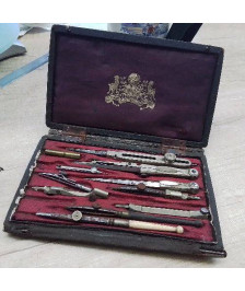 BOITE DE COMPAS ANCIENNE 