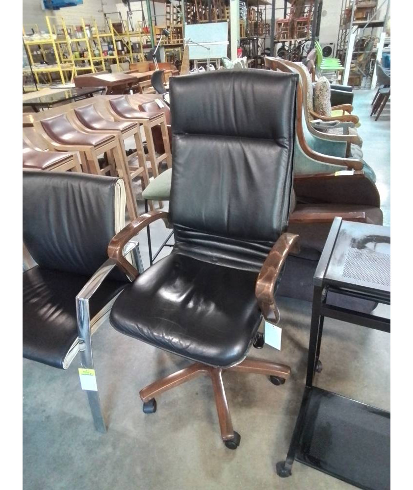 FAUTEUIL DE BUREAU A ROULETTES CUIR ACCOTOIRS EG PIÈTEMENT BOIS
