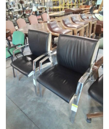 FAUTEUIL PIÈTEMENT MÉTAL CHROMÉ ASSISE CUIR NOIR