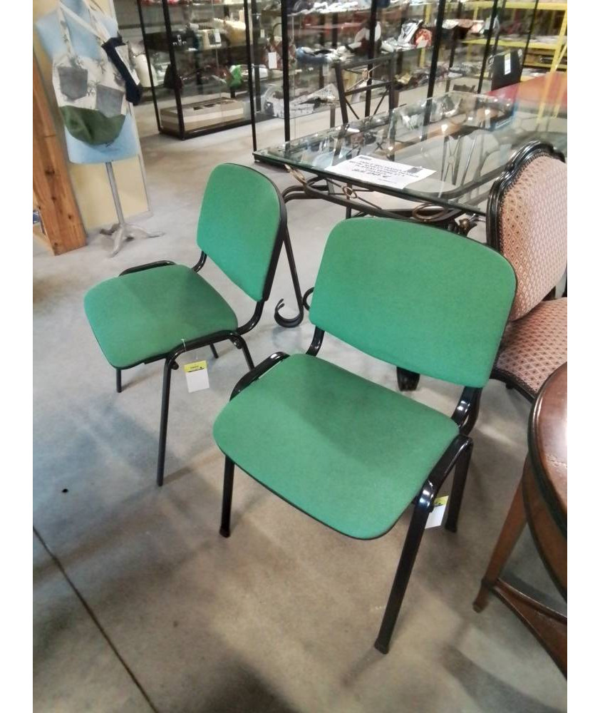 CHAISE D’ACCUEIIL PIÈTEMENT MÉTAL NOIR ASSISE ET DOSSIER TISSU VERT 