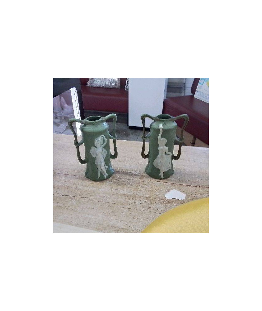 PETIT VASE STYLE WEDGWOOD 