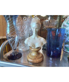 BUSTE JEUNE FEMME EN RESINE 