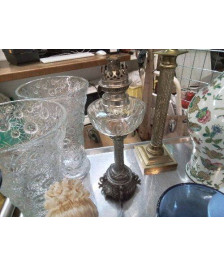 LAMPE A HUILE A VEC PIED EN ETAIN