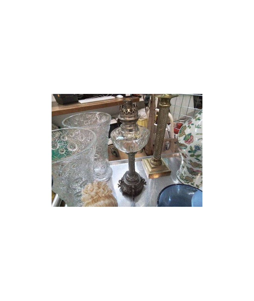 LAMPE A HUILE A VEC PIED EN ETAIN