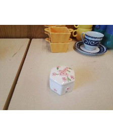 PETITE BOITE MOTIF FLORAL 