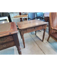 PETITE TABLE EN NOYER