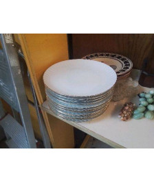 LOT 12 ASSIETTES EN PORCELAINE 