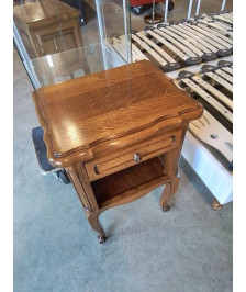 CHEVET CHANTOURNÉ BOIS CLAIR 1 TIROIR 1 NICHE PIEDS ESCARGOT STYLE RÉGENCE 