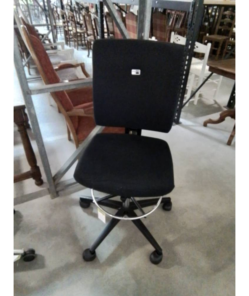 CHAISE D’ATELIER A ROULETTES MÉTAL CHROMÉ RESINE ET TISSU NOIR DOSSIER AJUSTABLE VIASIT