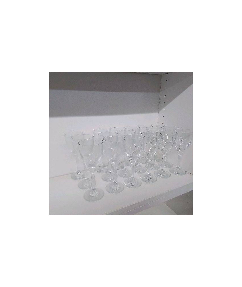 LOT DE 18 VERRES