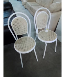 PAIRE DE CHAISES BISTROT MÉTAL BLANC CINTRÉ ASSISE ET DOSSIER CANNÉ 