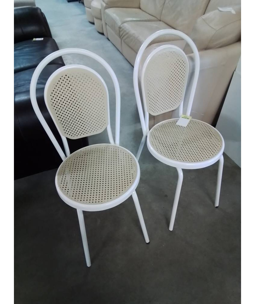 PAIRE DE CHAISES BISTROT MÉTAL BLANC CINTRÉ ASSISE ET DOSSIER CANNÉ 