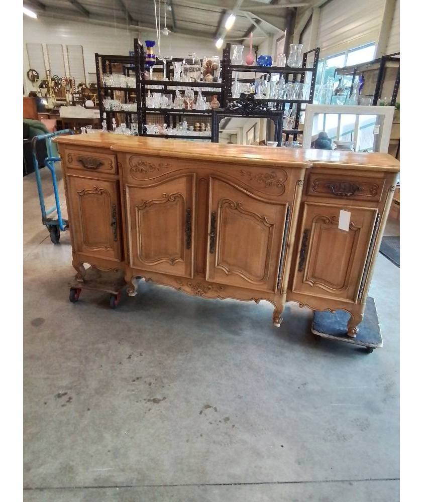 ENFILADE BOIS CLAIR MOULURÉ ET SCULPTÉ AUX FLEURS 4 PORTES 2 TIROIRS STYLE RÉGENCE 